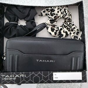 New TAHARI wallet gift set. Black. 2 scrunchies